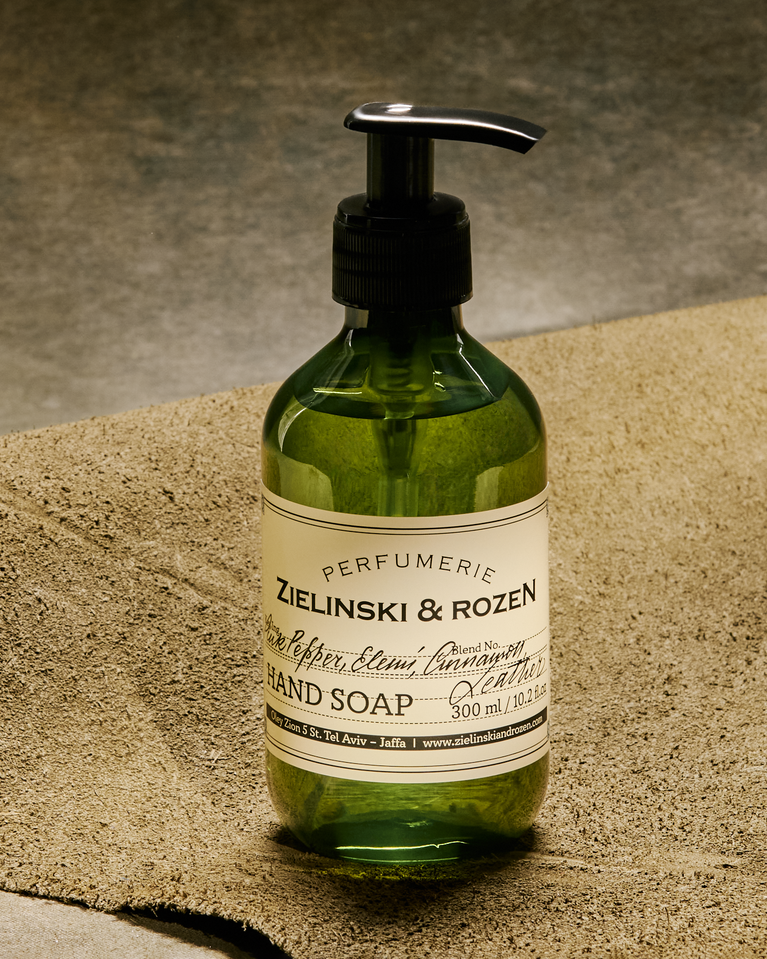 Pink Pepper, Elemi, Cinnamon, Leather