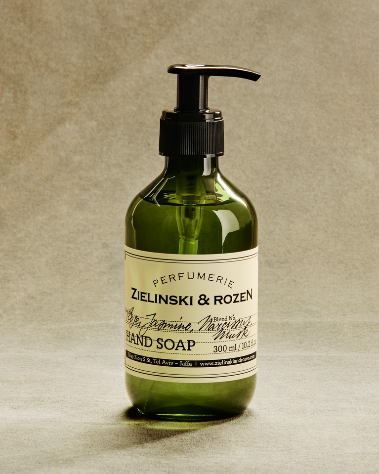 Pink Pepper, Elemi, Cinnamon, Leather