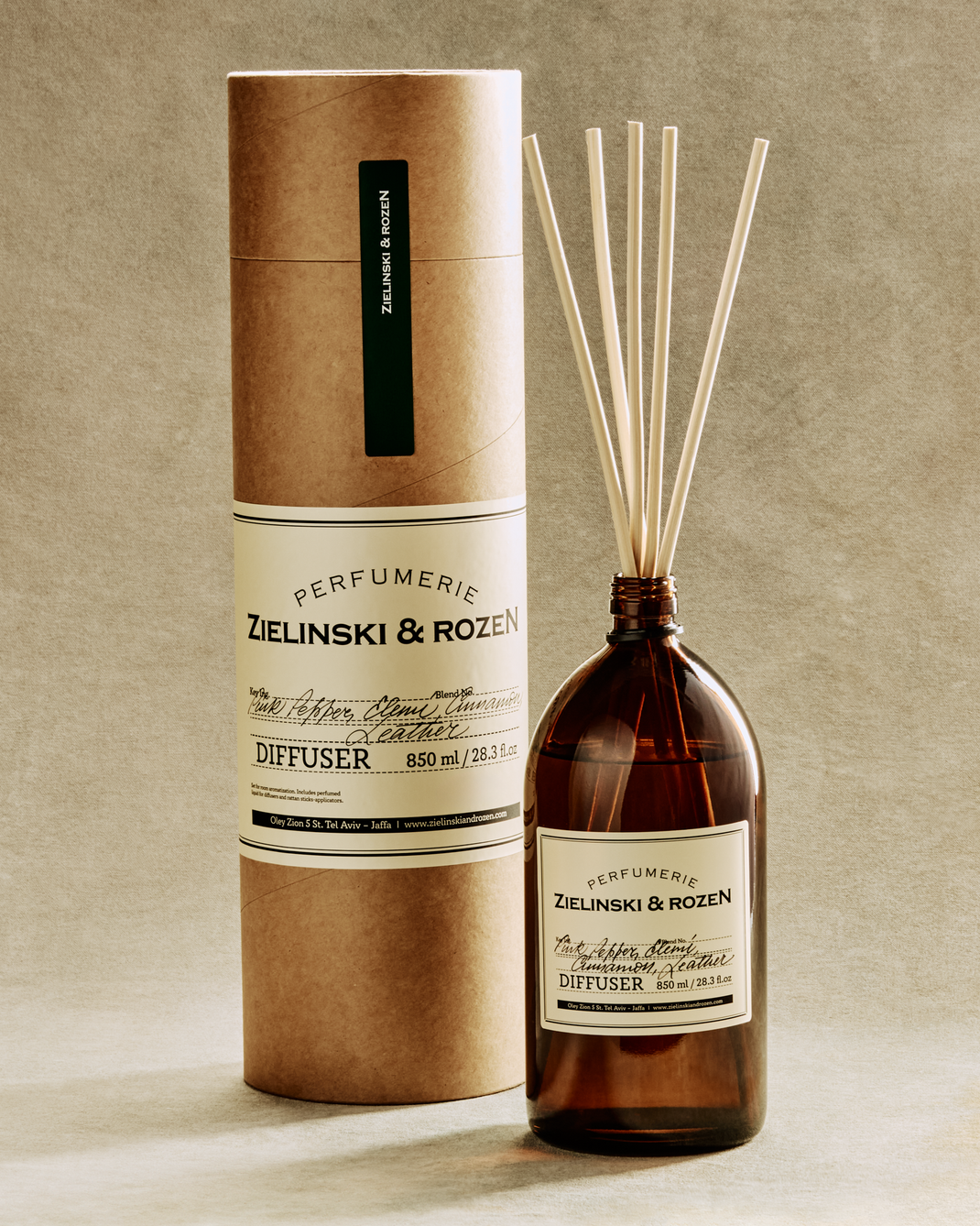 Pink Pepper, Elemi, Cinnamon, Leather