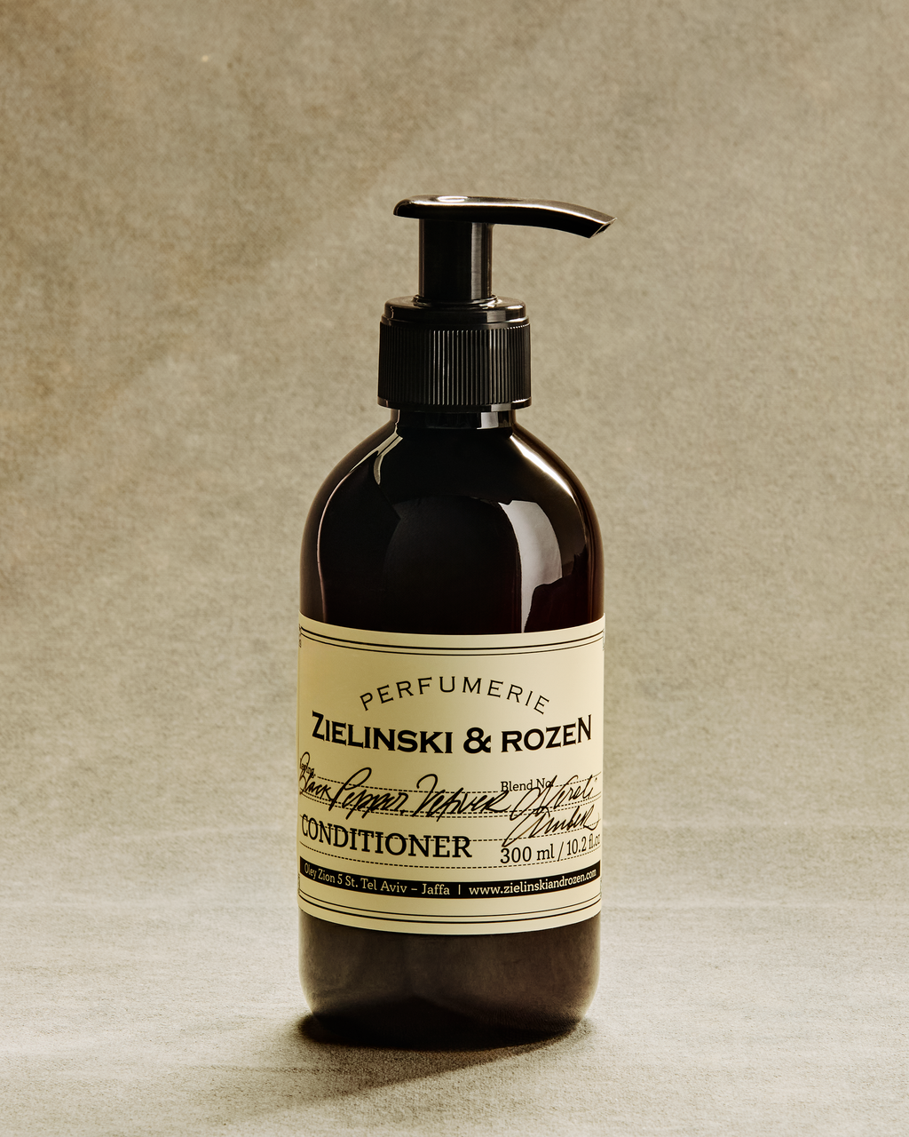 Black Pepper, Vetiver, Neroli, Amber