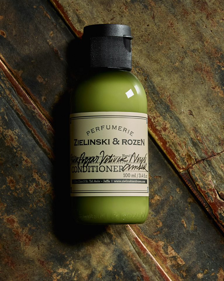 Black Pepper, Vetiver, Neroli, Amber