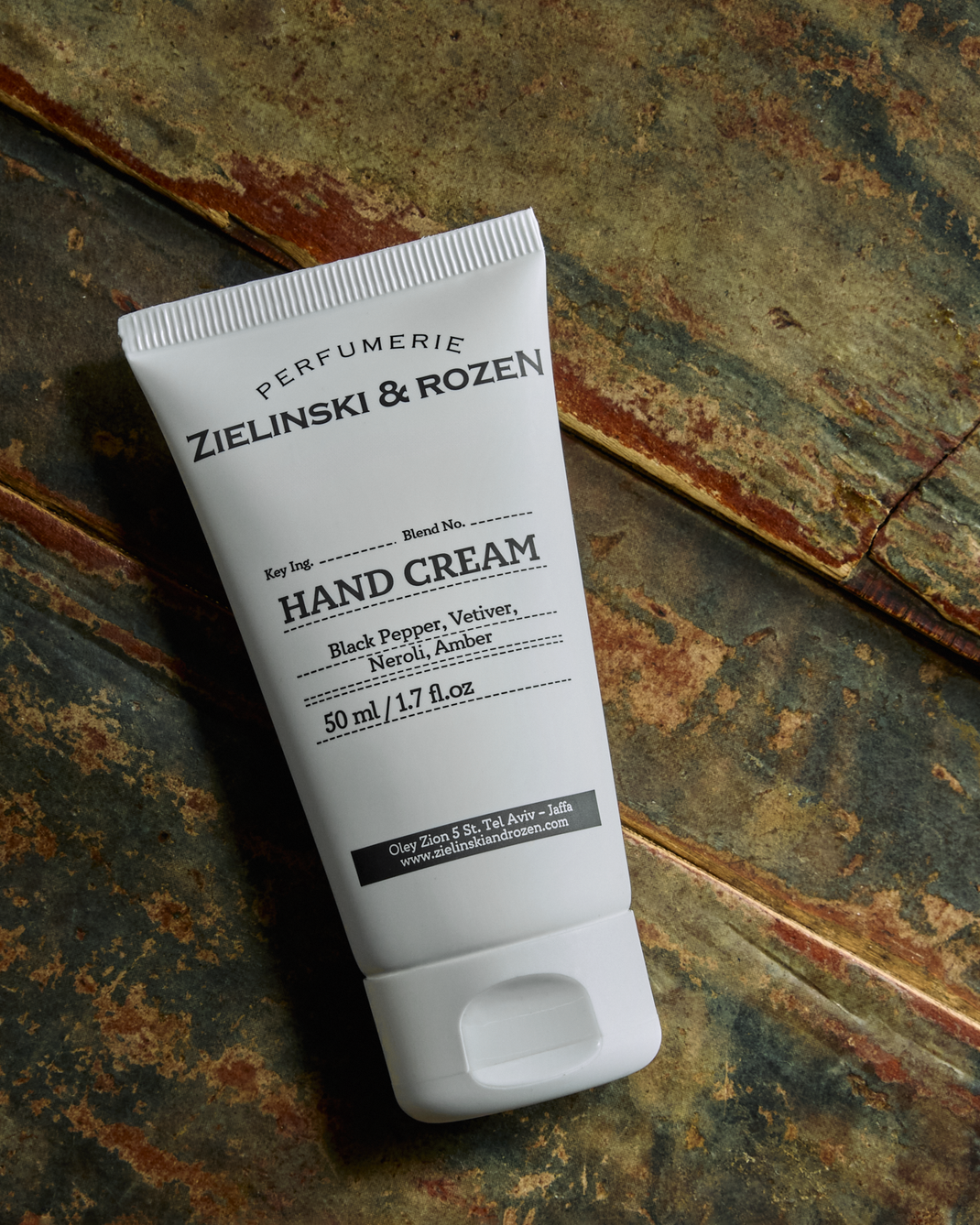 Black Pepper, Vetiver, Neroli, Amber