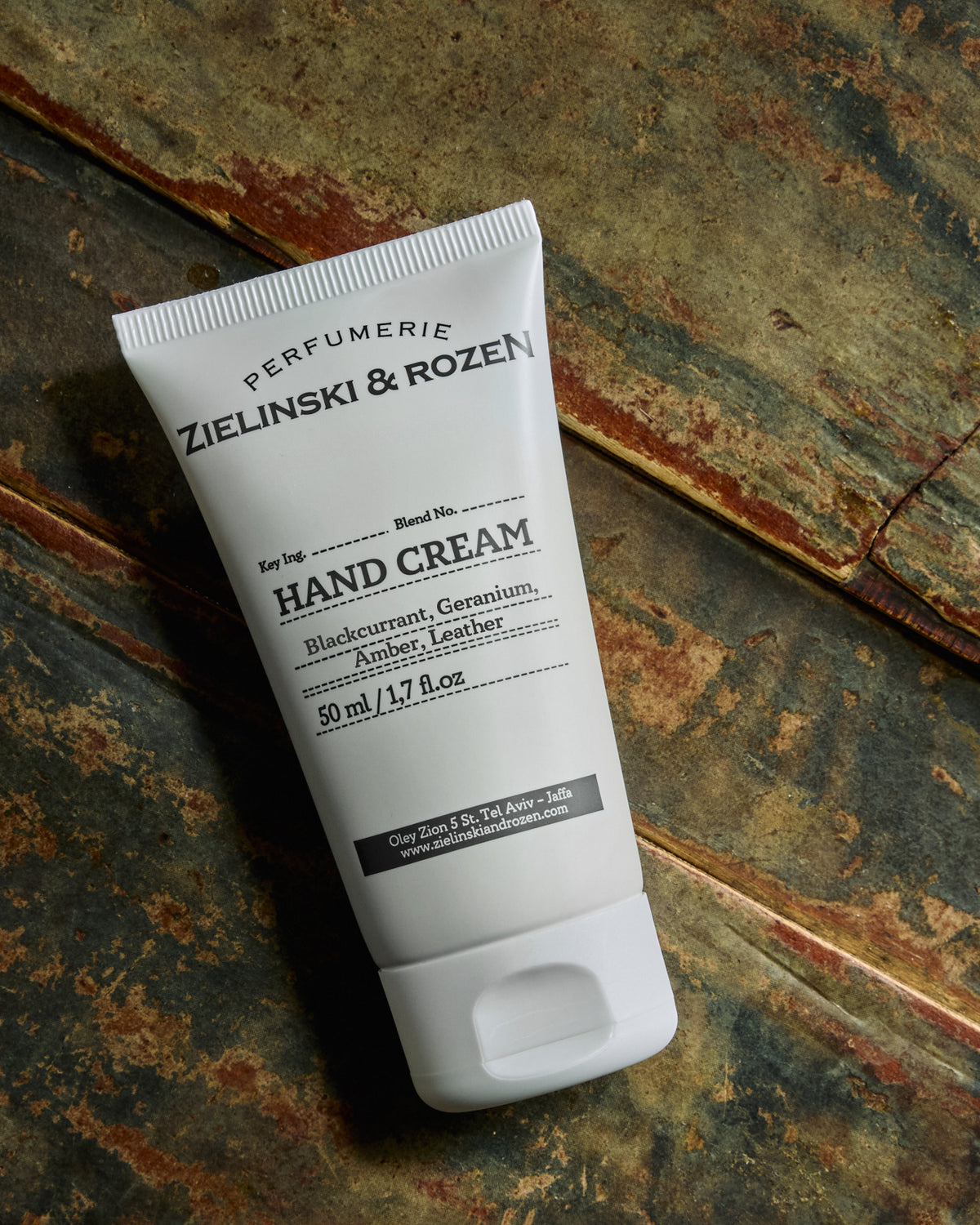 Blackcurrant, Geranium, Amber, Leather