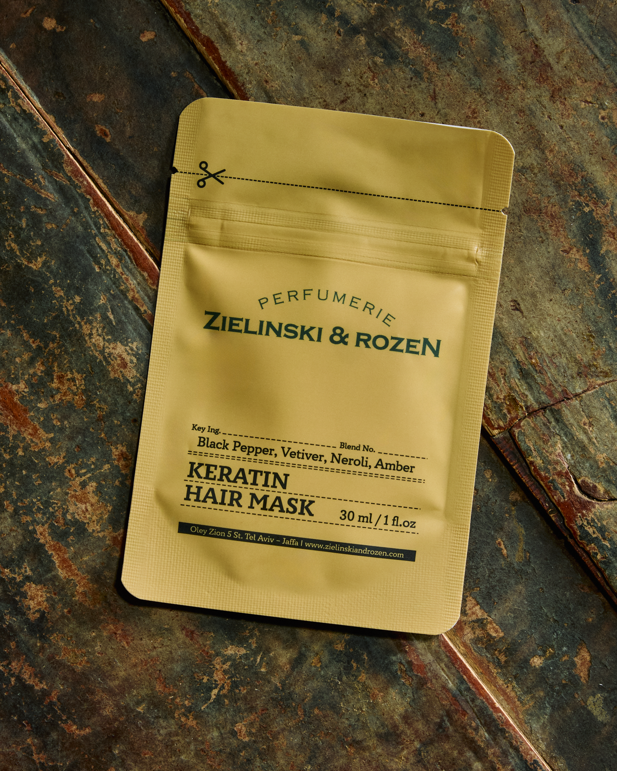 Black Pepper, Vetiver, Neroli, Amber