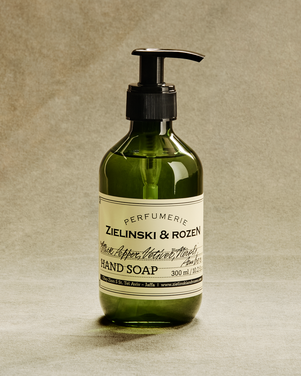 Black Pepper, Vetiver, Neroli, Amber