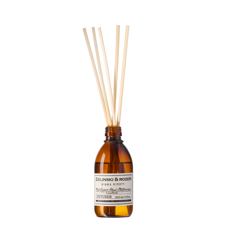 Pink Pepper, Elemi, Cinnamon, Leather