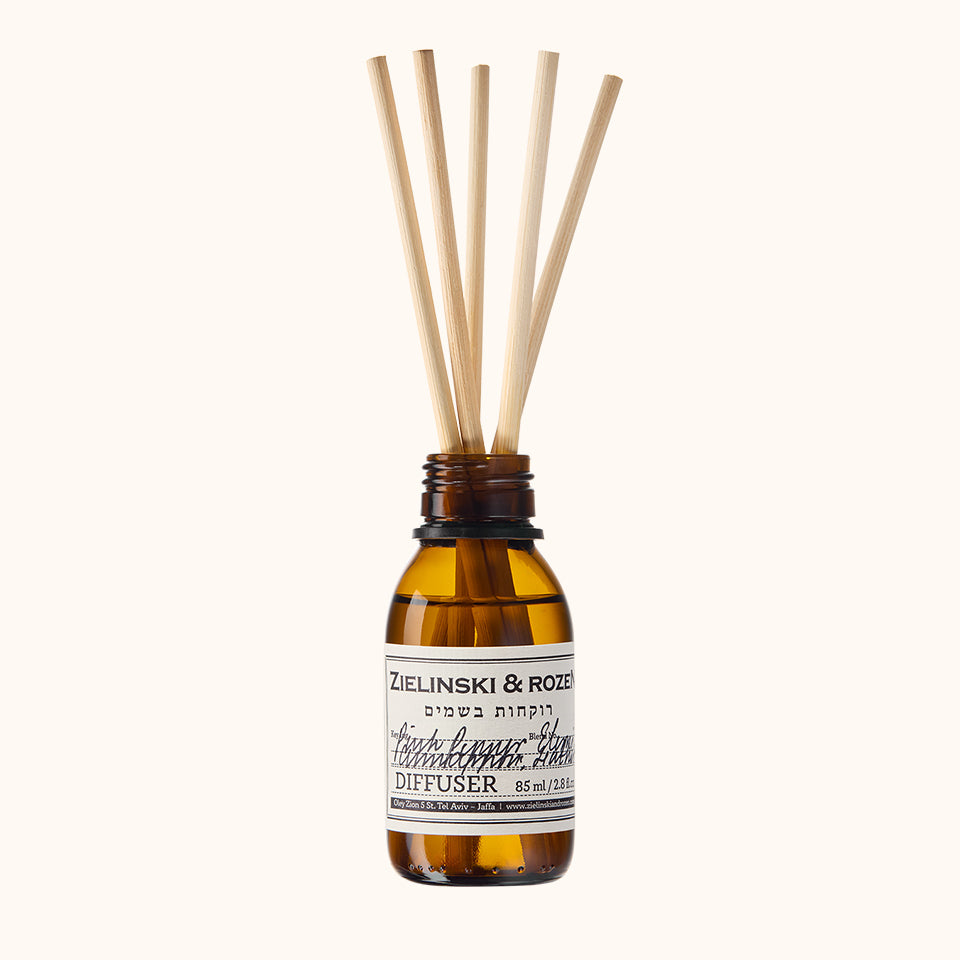 Pink Pepper, Elemi, Cinnamon, Leather