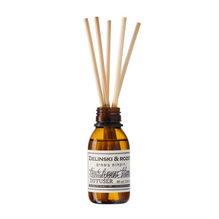 Pink Pepper, Elemi, Cinnamon, Leather